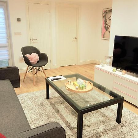 Stylish 2 Bedroom Apartment In The Heart Of Greenwich 런던 외부 사진